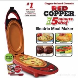 جهاز ريد كوبر 5 مينيت شيف باللون الأحمر مع سطح طهي نحاسي وصور لوجبات أومليت وبرجر بذكاء وبامتياز