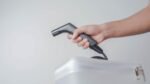 شطاف مسافر متنقل (Compact Bidet Sprayer for Travel)، وهو جهاز عملي ومبتكر مصمم لتوفير النظافة الشخصية والراحة أثناء السفر والرحلات الخارجية.
