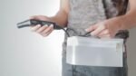 شطاف مسافر متنقل (Compact Bidet Sprayer for Travel)، وهو جهاز عملي ومبتكر مصمم لتوفير النظافة الشخصية والراحة أثناء السفر والرحلات الخارجية.
