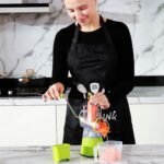 قطاعة ومبشرة خضروات كهربائية محمولة (Electric Handheld Vegetable Slicer & Grater)، وهي أداة مطبخ لاسلكية مصممة لتسهيل وسرعة تحضير السلطات والمكونات المختلفة