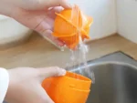 عصارة برتقال وحمضيات يدوية (Manual Hand Cranked Juicer) مصممة لاستخراج العصير الطازج بآلية تدوير يدوية بسيطة