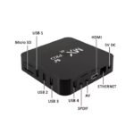جهاز MXQ Pro 5G أسود صغير الحجم مع جهاز التحكم عن بعد وكابل HDMI وشعار 4K بذكاء وبامتياز.