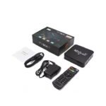 جهاز MXQ Pro 5G أسود صغير الحجم مع جهاز التحكم عن بعد وكابل HDMI وشعار 4K بذكاء وبامتياز.