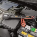 كشاف يدوي احترافي EverStart MAXX مع كابلات توصيل البطارية وحقيبة الملحقات بذكاء وبامتياز.